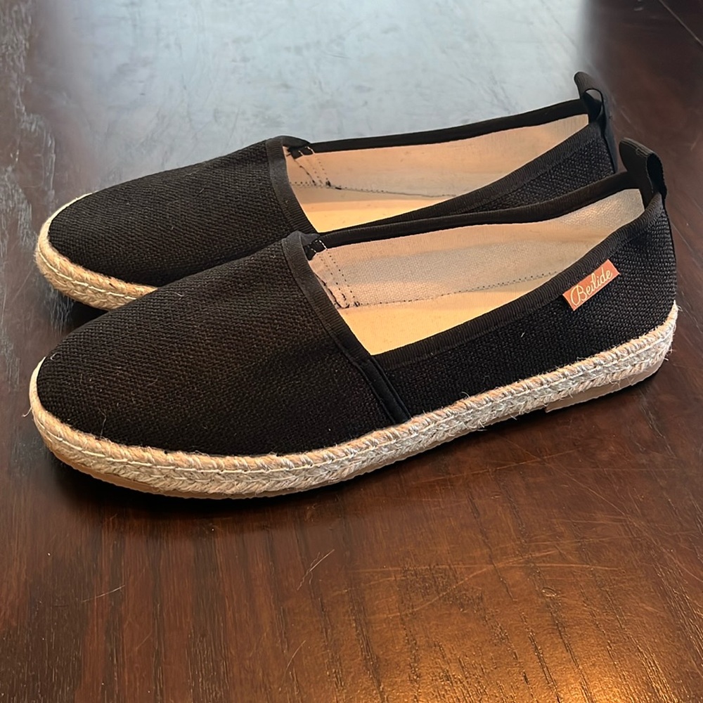 NWOT Women’s Espadrilles slip on’s